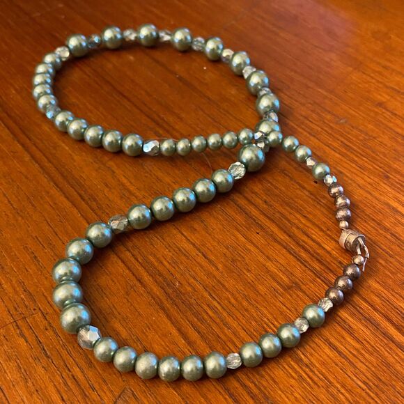 Vintage Sea Foam Mint Green Bead Crystal Necklace with Magnetic Closure - Picture 4 of 8